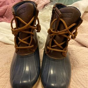 like new Sperry winter boots